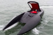 英国35岁工程师散尽钱财5年时间打造梦幻蝙蝠船