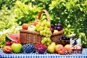 【多吃水果对我们的健康有益】