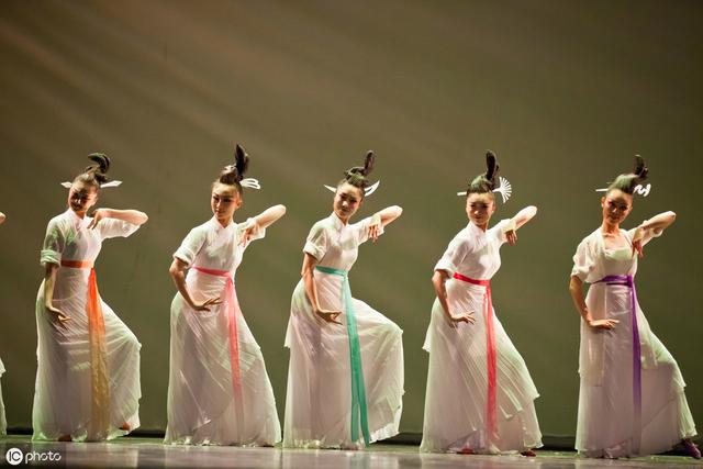 古典舞和民族舞的区别 古典舞和民族舞的区别（古典舞和民族舞哪个好学） 科普